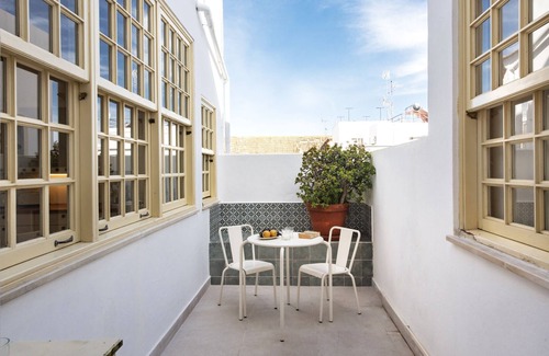 Vila Real Santo Antonio Apartment | Cozy Hotel with Terrace: Relaxing Spa and Breakfast Included