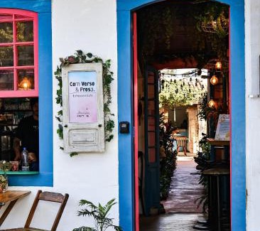 Pontal House | Discover Comfort at Com Verso e Prosa RePouso e Café