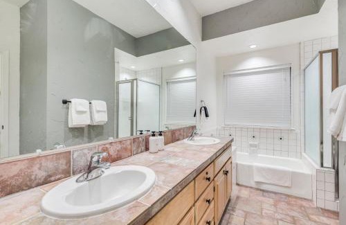 New Braunfels Apartment | Riverside Retreat: Comal Condo Near Schlitterbahn