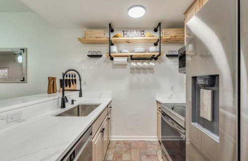 New Braunfels Apartment | Riverside Retreat: Comal Condo Near Schlitterbahn