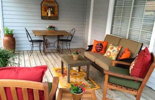 New Braunfels Bed & Breakfast | Comal Inn: Guest Rated 9.6 with Family-Friendly Amenities