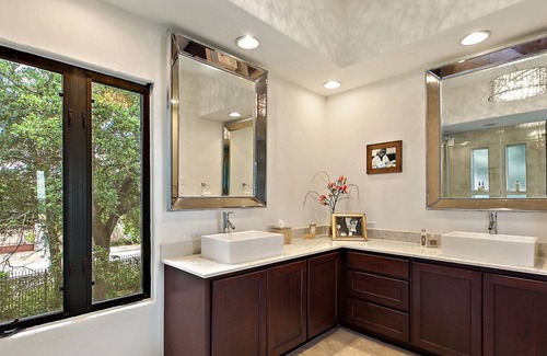 Lower Basin Lake Travis House | Comanche Overlook - Relaxing Lake Travis Villa with Pool