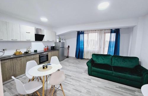 Bacau Apartment | Child-Friendly Comapart: Guest Rated 9.8 for Comfort