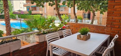 Comarruga Apartment | Family-Friendly Comarruga Playa Apartment with Pool Access