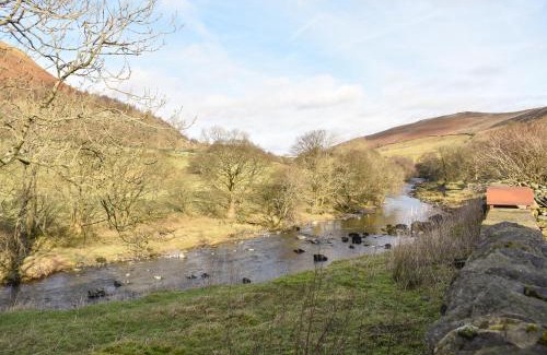 Bretherdale House | Pet-Friendly Retreat at Combe Cottage - Family-Friendly Stay