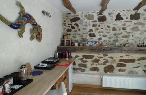 Vabre-Tizac Bed & Breakfast | Top-Rated Combecave: Pet-Friendly Retreat with Pool
