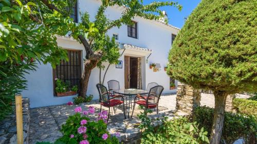 Priego de Cordoba House | Idyllic Cortijo y Mirador Casablanca in Priego de Córdoba