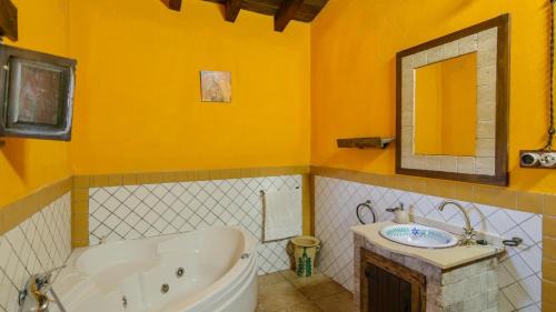 Serval House | Invigorating Retreat at Combinación Serval y Pedrizas Montefrío