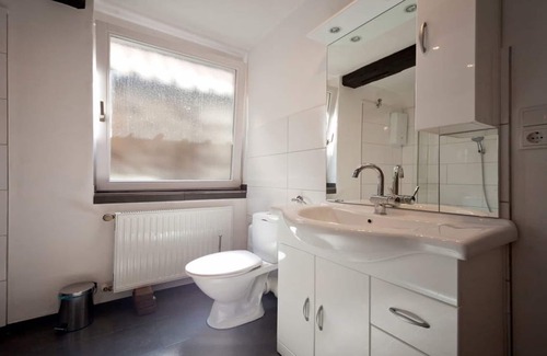 Sendenhorst Apartment | Ideal Retreat for Large Travel Groups with Kitchen & Breakfast