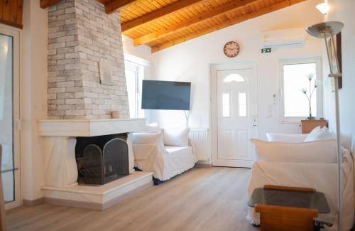 Vari-Voula-Vouliagmeni Apartment | Combination of the sea and the countryside
