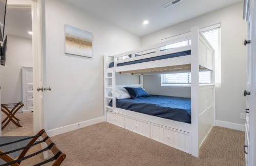 Washington House | Exclusive 13-Bedroom Retreat with Private Pools and Games!