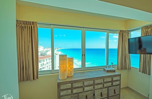 Zona Hotelera Condo | Combo #313-Tim’s Ocean Condos – Beachfront – Private Hot Tub & Beautiful Views!