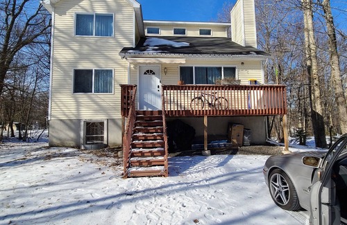Dingmans Ferry House | Experience All Four Seasons at Our Family-Friendly Retreat