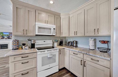 Deerfield Beach House | Discover The Cove: Oceanfront Home with Heated Pool!