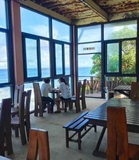 Fengbin House | Cozy Seaside B&B: Pet Friendly with Breakfast Included