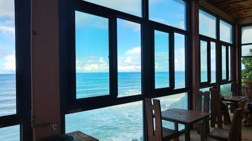 Fengbin House | Cozy Seaside B&B: Pet Friendly with Breakfast Included