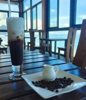 Fengbin House | Cozy Seaside B&B: Pet Friendly with Breakfast Included