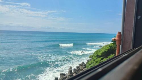 Fengbin House | Cozy Seaside B&B: Pet Friendly with Breakfast Included