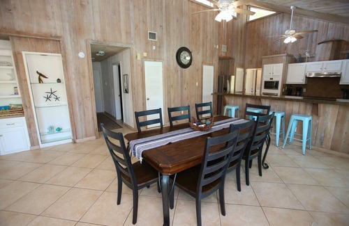 Cedar Lane House | Relax by the Creek: Pet-Friendly Getaway with Breakfast