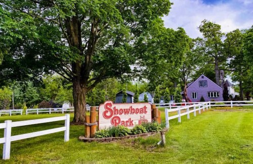 Chesaning House | Create Unforgettable Moments in a Family-Friendly Paradise!