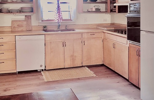 Mars Hill House | Unwind in a Mountain Retreat for Work or Outdoor Fun
