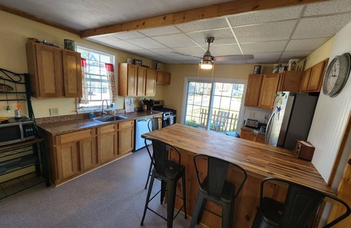 Sylvan Beach House | Book Your Stay in Sylvan: Guest Rated 9.8 with Pool & Spa!