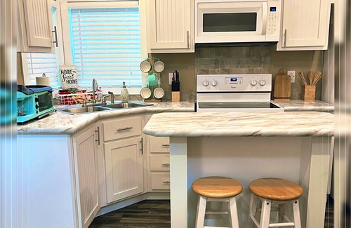 Piney Cottage | Cozy Pine Grove: Guest Rated 9.6 with Scenic Lake Views
