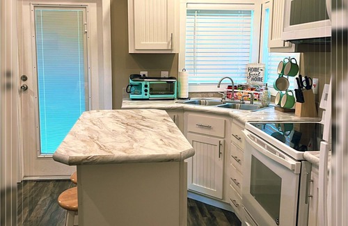 Piney Cottage | Cozy Pine Grove: Guest Rated 9.6 with Scenic Lake Views