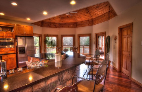 Tate Cabin | Discover Your Perfect Retreat: A Little Piece of Heaven!