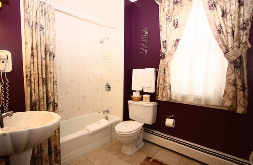 Digby Bed & Breakfast | Cozy Come From Away B&B Inn with Breakfast and Family Amenities