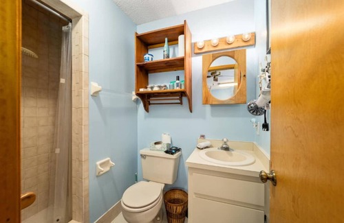 Silver Springs Apartment | Escape to Tranquility: Pet-Friendly Lake View Retreat