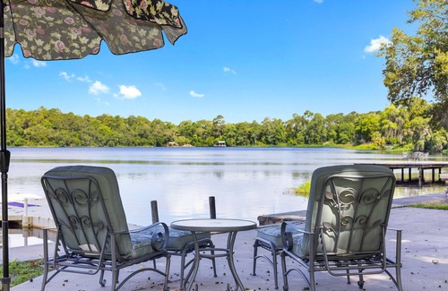 Silver Springs Apartment | Escape to Tranquility: Pet-Friendly Lake View Retreat