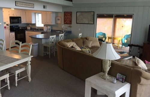 Camden House | Escape to Tranquil Waters: Family-Friendly Ocean Views