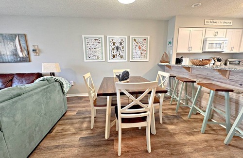 Orange Beach Condo | Kick Back at the Beach: Pet-Friendly Oasis Awaits You!