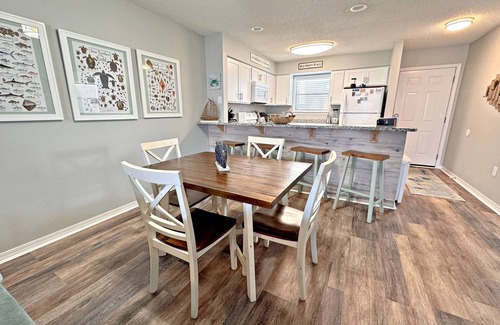 Orange Beach Condo | Kick Back at the Beach: Pet-Friendly Oasis Awaits You!