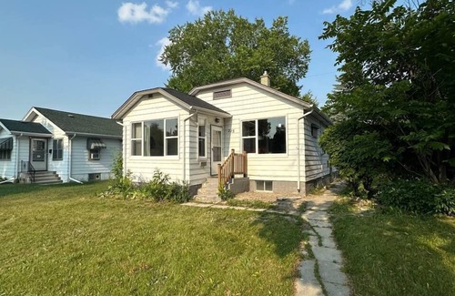 St. James House | Come in a large group/Sleeps 14/5 TVs