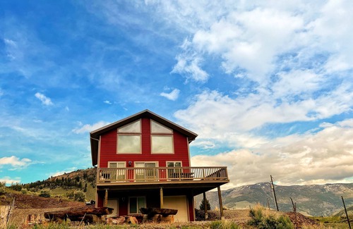 Salmon Cabin | Create Family Traditions with Lake Views & Pool Access