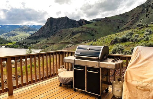 Salmon Cabin | Create Family Traditions with Lake Views & Pool Access