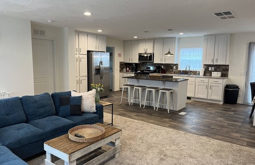 Cody House | Relax and Unwind at the Pet-Friendly Salsbury Star