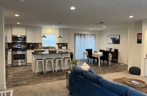 Cody House | Relax and Unwind at the Pet-Friendly Salsbury Star