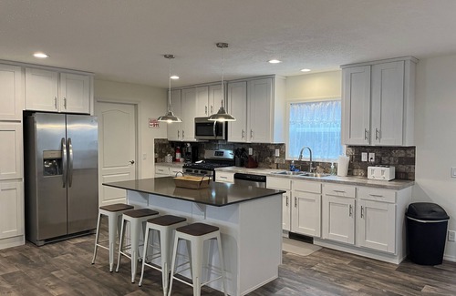 Cody House | Relax and Unwind at the Pet-Friendly Salsbury Star