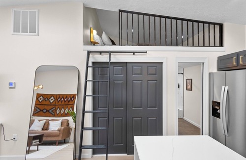 Huning Highland Historic District Apartment | Come Relax in the Lofts at Arno! Unit B