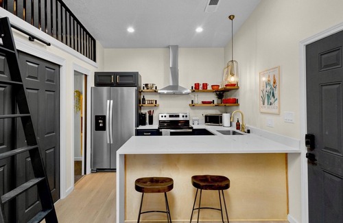 Huning Highland Historic District Apartment | Come Relax in the Lofts at Arno! Unit B