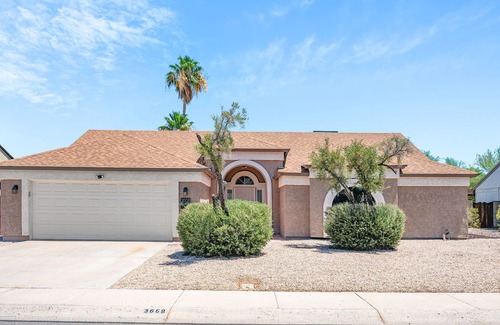 Chandler House | Relax by the Pool at Palm House - Top-Rated Ocean View!