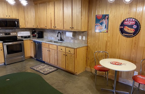 Pleasure Point House | Family-Friendly Retreat at Casa Bear with Lake Views & Spa