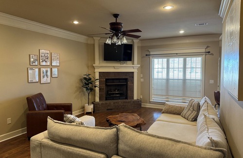 Conway House | Experience the Eclipse with a Full House Rental Today!