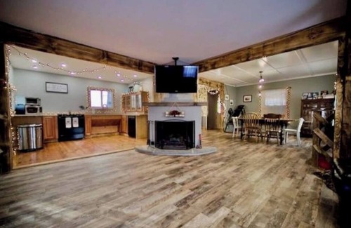 Sheffield House | Experience Comfort at the Sheffield Chalet with Spa & Kitchen