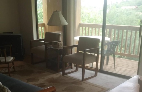 Summerhaven House | Come stay in a cabin, walking distance from the attractions of Summerhaven.