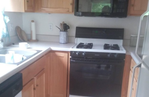 Summerhaven House | Come stay in a cabin, walking distance from the attractions of Summerhaven.