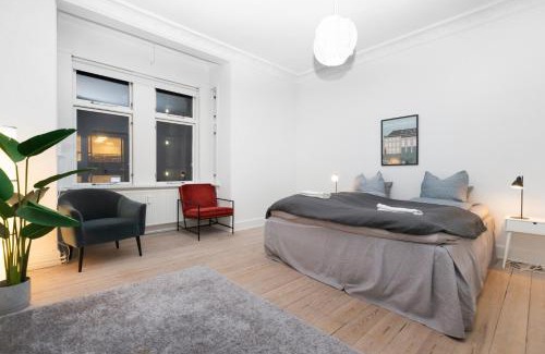 Midtbyen Apartment | Convenient Stay in Aarhus - Perfect for Families of 4